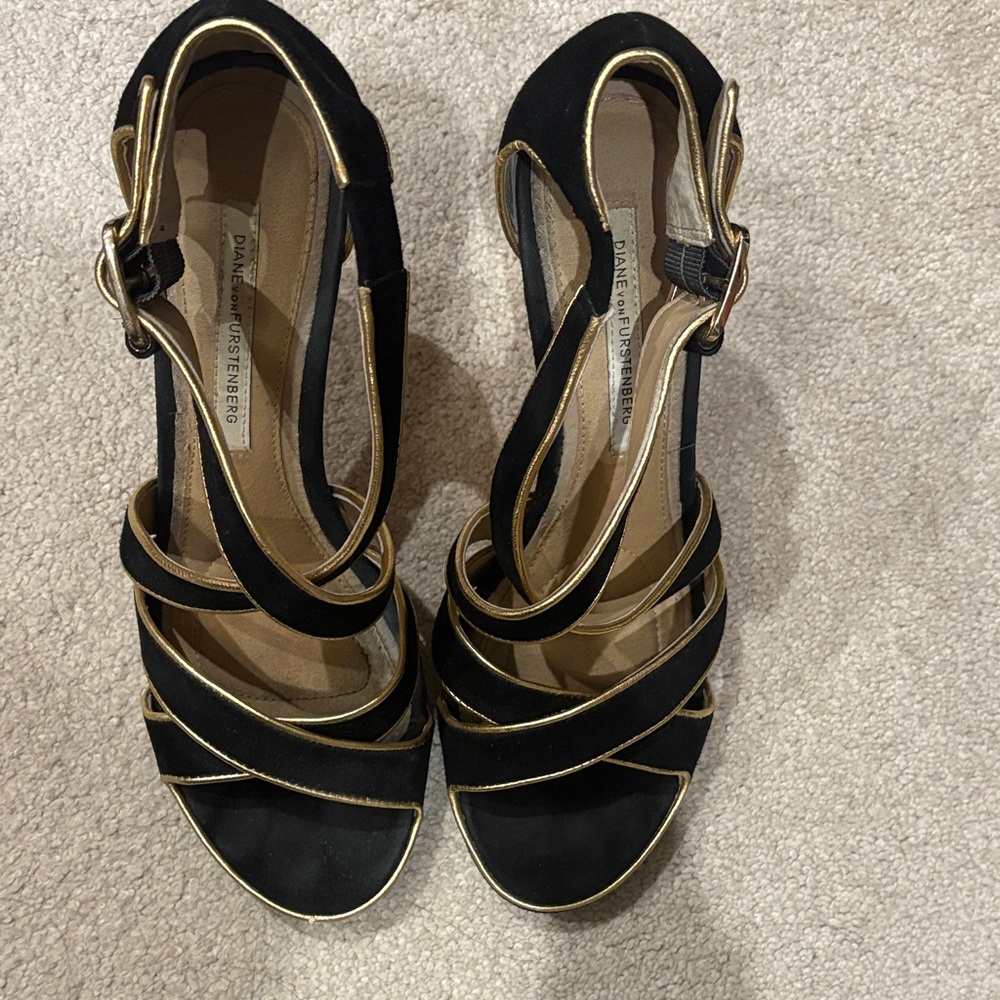 Diane Von Furstenberg Black and Gold Strappy Heels $25 - Picture 5 of 5